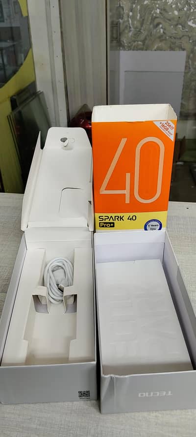 Spark 40 pro Plus ( 16 Gb/. 256  Gb)