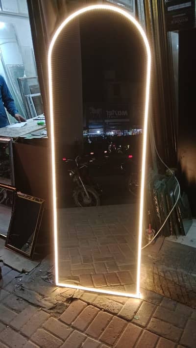 Standing mirror for light