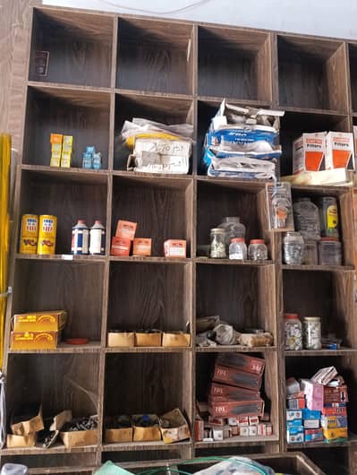 دکان کی برانڈ نیو الماریاں اور کاؤنٹر برائے فروخت