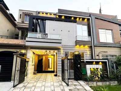 5 Marla Luxury House is Available for Rent in Bahria Town Lahore
