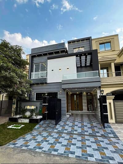 5 Marla Luxury House is Available for Rent in Bahria Town Lahore