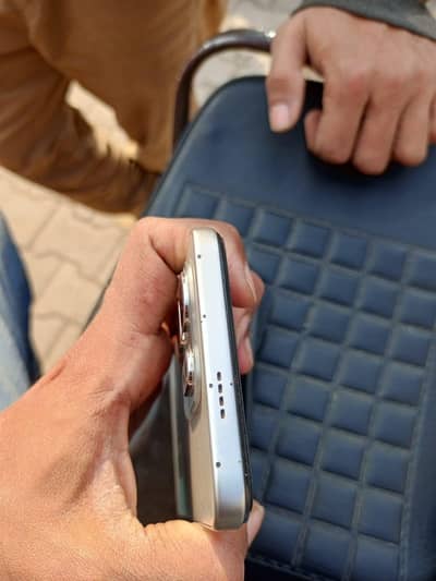 infinix hot 50i 4+6ram 128 rom