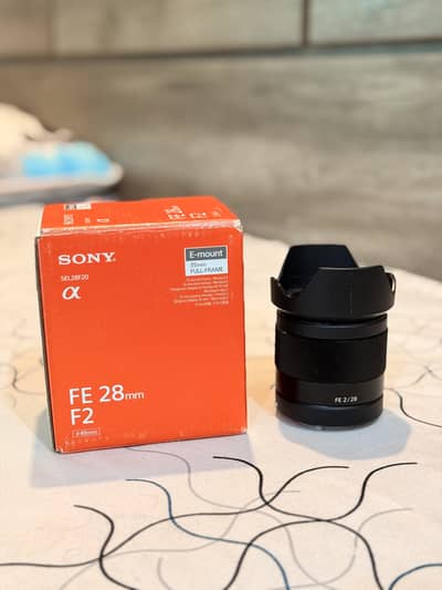 Sony 28mm f2 With box