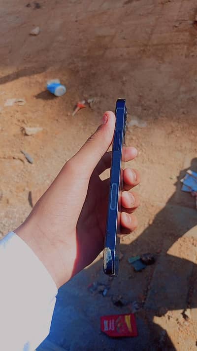 mobile bhot acaha Hy new Hy bhot koi fault nhi