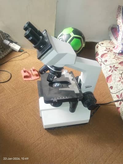 Microscope