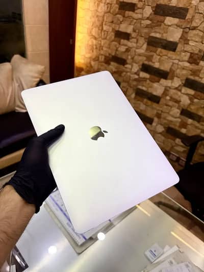 Macbook Pro 2017 13 inches with 4k Resolution Apple MacBook pro