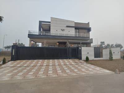 1 Kanal Full basemant 100% Original Pick Luxury House For Rent Near Park Hot Location