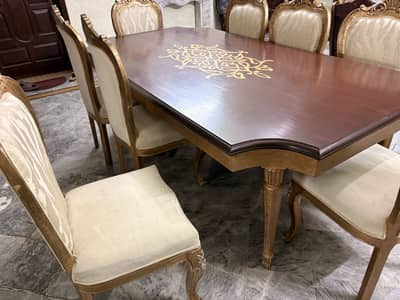 Dining table 8 seater neat n clean undamaged