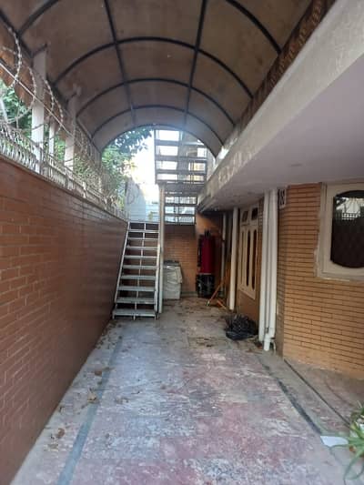 I-8/3 Beautiful Upper Portion For Rent More Options Available