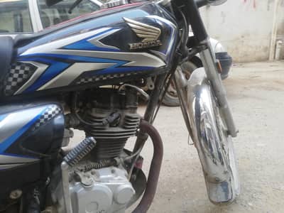 Karachi registration Honda cg 125 model 2025 Genuine condition yb ybr