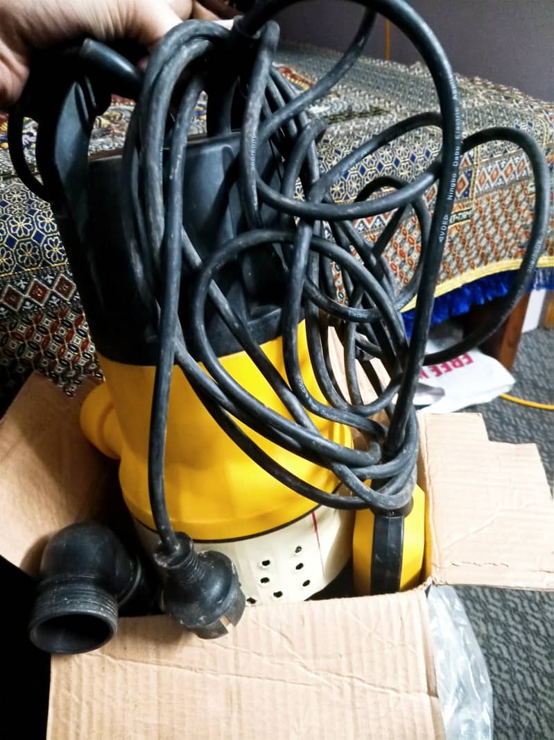 Leverage Submersible Pump 1