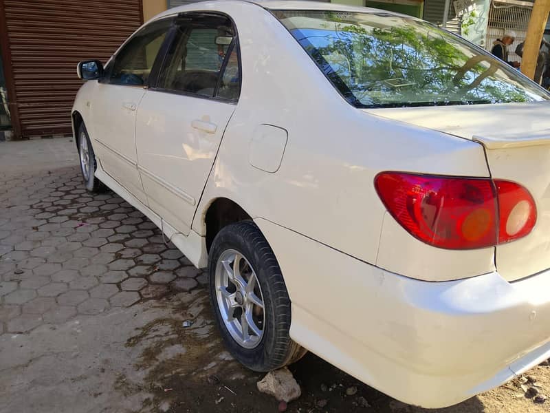 corolla SE saloon 2004 4