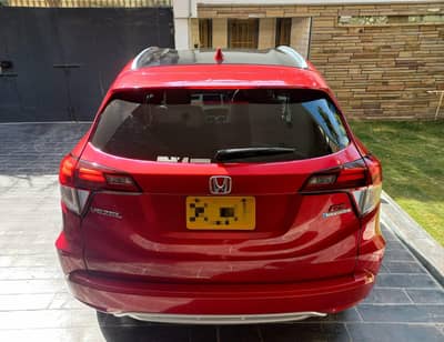 Honda Vezel Z 2015 / 2019 Top of the line Total Genuine