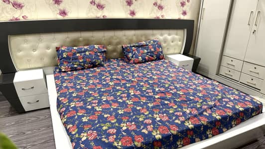 Bed and side table set