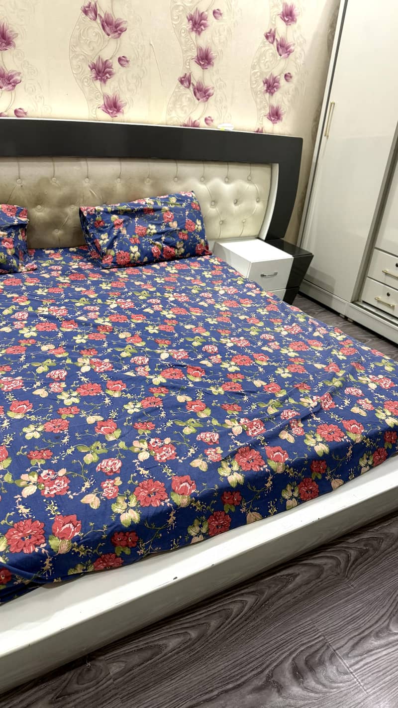 Bed and side table set 1