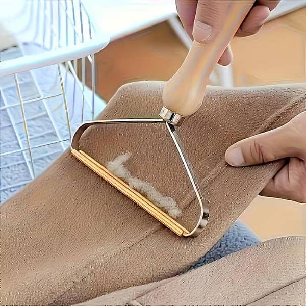 Portable Manual Hair Remover with Double-Sided Fabric Shaver and Wooden Handle for Sweaters, Coats, Sofas, and Pet Hair