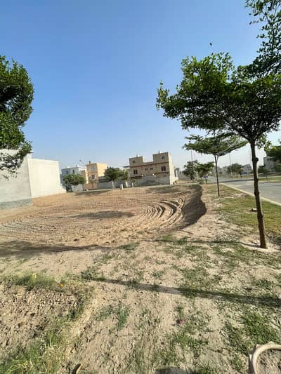 Prime Location Residential Plot Of 5 Marla In Park View City - Pearl Block For Sale