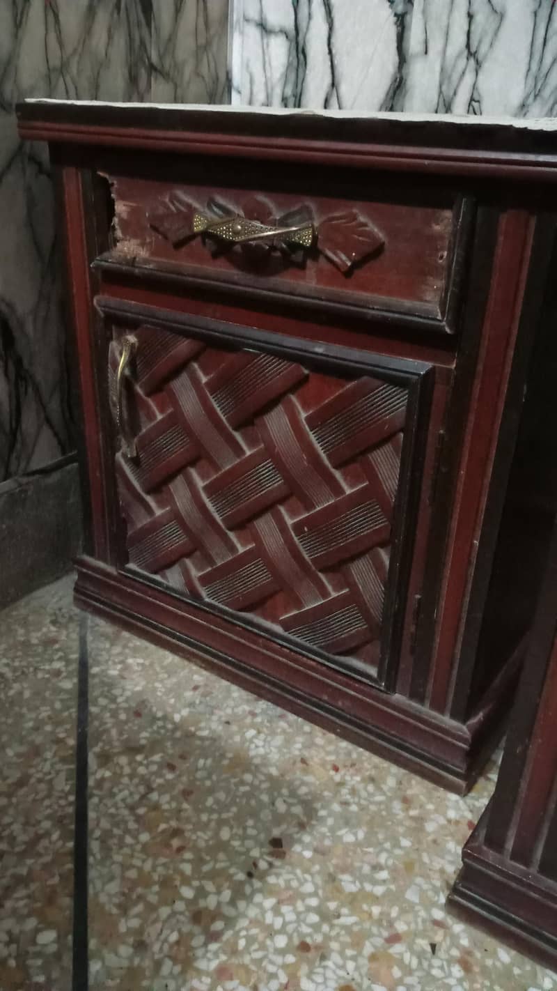 bed and dressing table 7