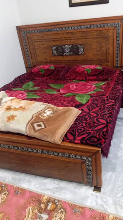 bes set with matress 2 side table and dresser