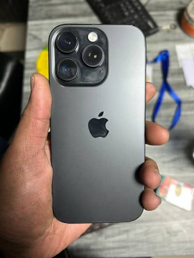 Apple i ohone 16 pro 100 % bettry health 10/10 condition