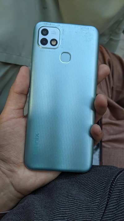 infinix hot 10 i 4/128  panel mei shaeed hai  with box