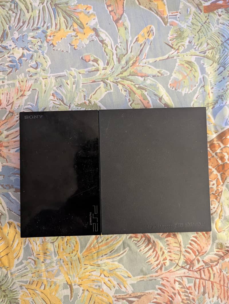 Ps2 Console with Controllers 0