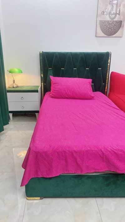 Single Bed with Side Table – Excellent Condition