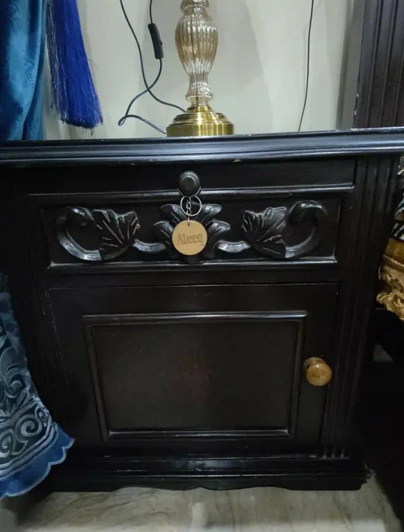 bed set & dressing table 4