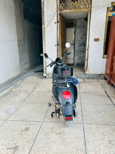 electric scooty yaari brand new Scooty