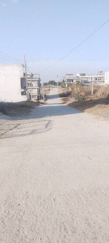8marla 70ft Rd Sun face Plot