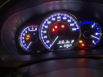 Toyata yaris ativ 1.3 total genuine