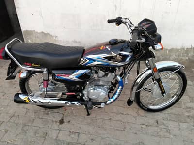 125 CG 10 by 10 2025 model   mobile no. 03053236770