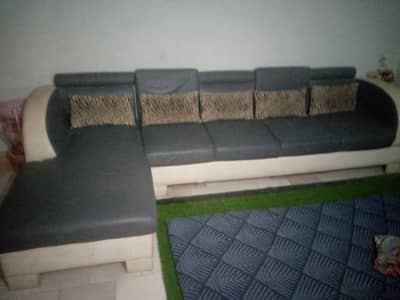 L Shaped 7 Seater Sofa In Good Condition