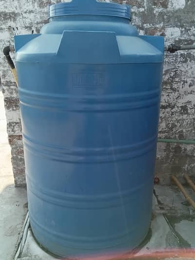 Water tank 200 gallon neat  clean inside . . no damage no repair
