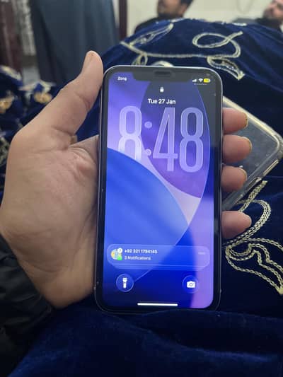 Iphone 11 waterpack 128 gb factory unlock sides10/10