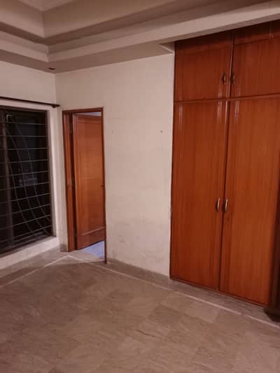 10 MARLA BEST LOCATION 1ST FLOOR AVAILABLE FOR RENT IN WAPDA TOWN