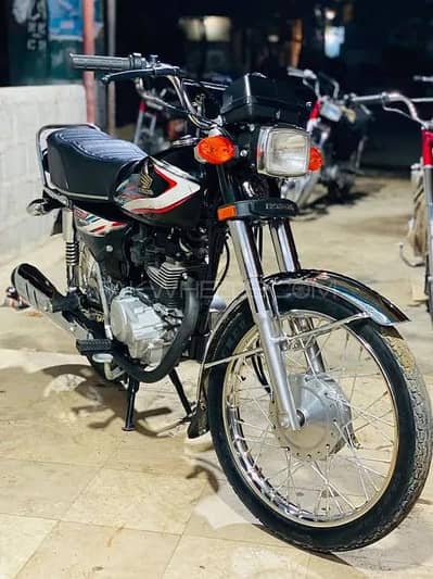 Honda 125 Black