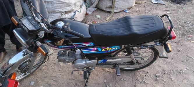 Hondaek lack 30hazar 2024model Hyderabad num condition ok hai ngine ok
