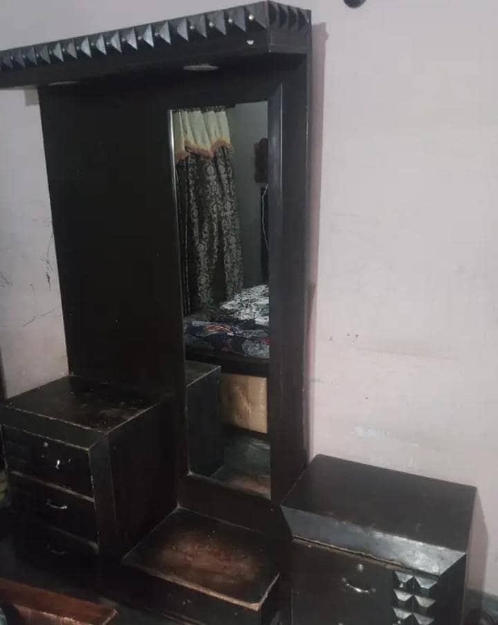 Dressing Table with Two Side Table 0