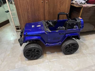 Kids car 2 seater jeep in excellent condition