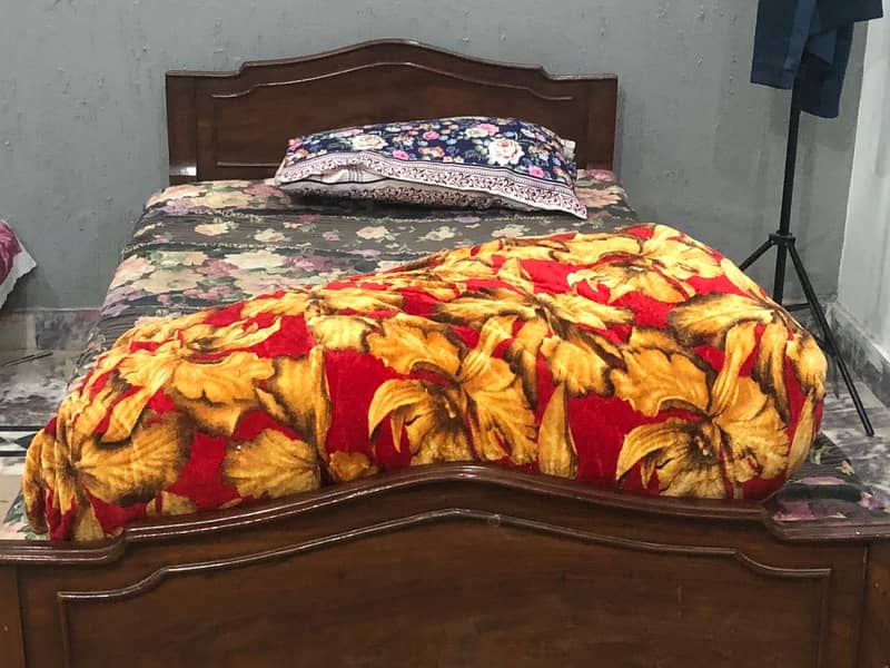 2 single bed with side table 0