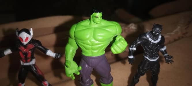 Marvel Avengers 3 inch figure HULK BLACK PANTHER ANTMAN(COPYRITE)