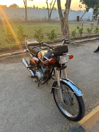 honda-125 2022 model. Loc COD, rashid minhas road karachi.