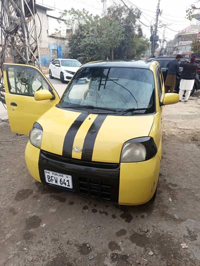 Daihatsu Esse in lush condition