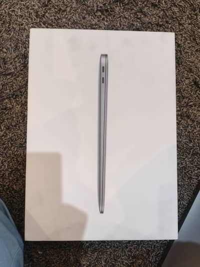 MacBook Air M1 (8GB / 512GB) – Compelte Box