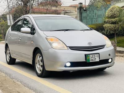 Toyota Prius G 1.5 full option like new battery abs 100%