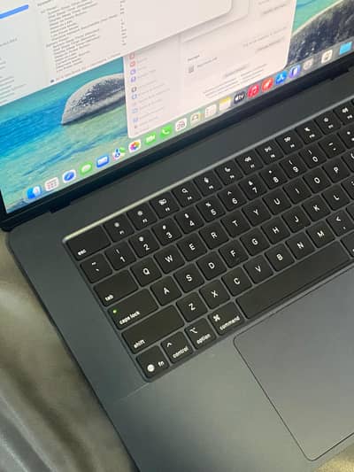 MacBook M4 16/256 , 15 inch