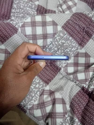 vivo y21 4gb 64gb with box and original charger