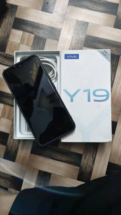 vivo y19 4 Gb . 128. ram . . . panel per Line  Ha mamoli see