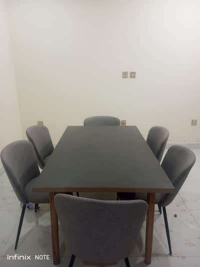Dining Table / Table Set / Table with Chairs
